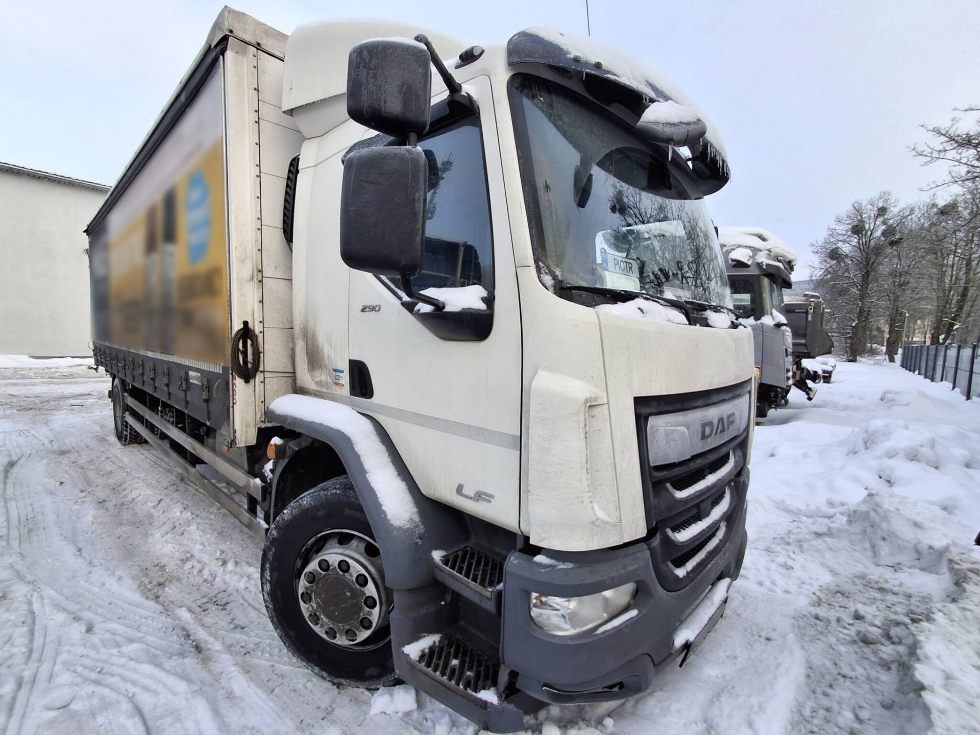 DAF LF: Naprawa blacharsko-lakiernicza po wjechaniu w zaspę | Olsztyn