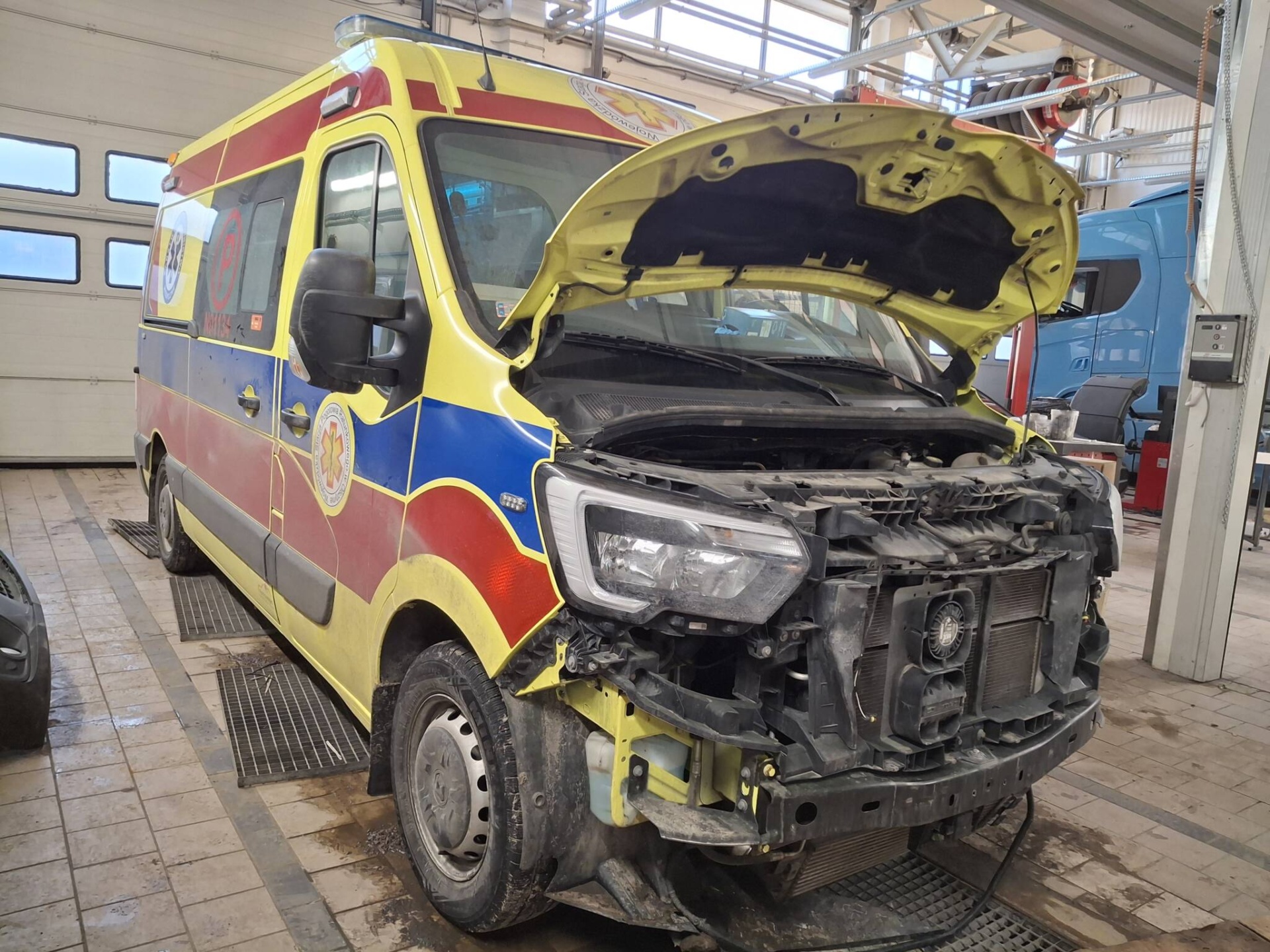 Bezgotówkowa naprawa karetki Renault z polisy Ergo Hestia w Olsztynie