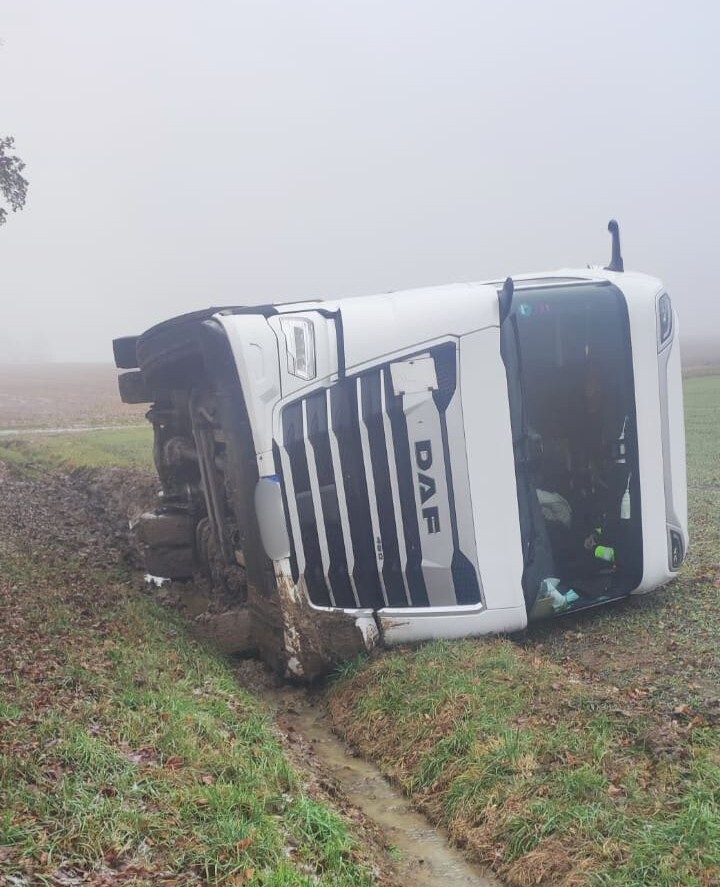 DAF XG: Naprawa blacharsko-lakiernicza po wywróceniu do rowu – Białystok