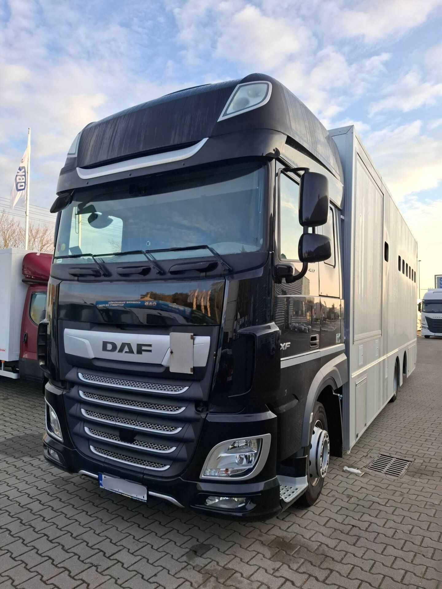 Specjalistyczne lakierowanie zabudowy koniowozu – DBK Niepruszewo