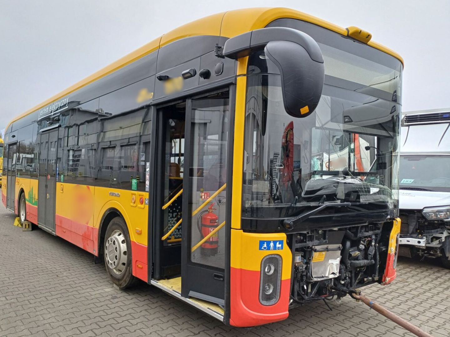 Bezgotówkowa naprawa YUTONG z polisy UNIQA w Warszawie