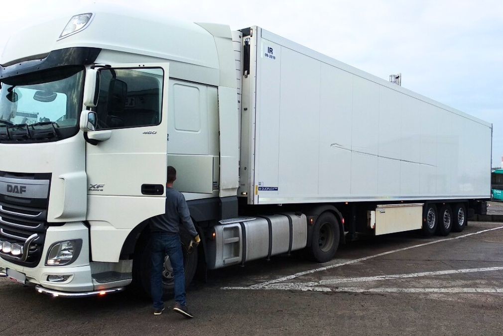 KRONE SDR27 COOL Liner: Naprawa chłodni po zahaczeniu – Toruń