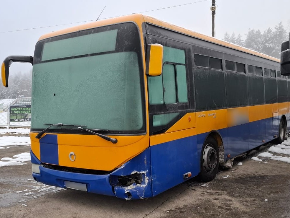 Irisbus: Naprawa powypadkowa po kolizji na śniegu | Ruda Śląska