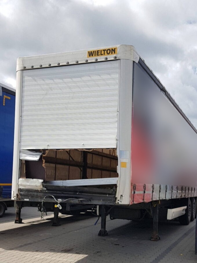 Wielton SN-3: Naprawa naczepy po zjechaniu z drogi | Suwałki