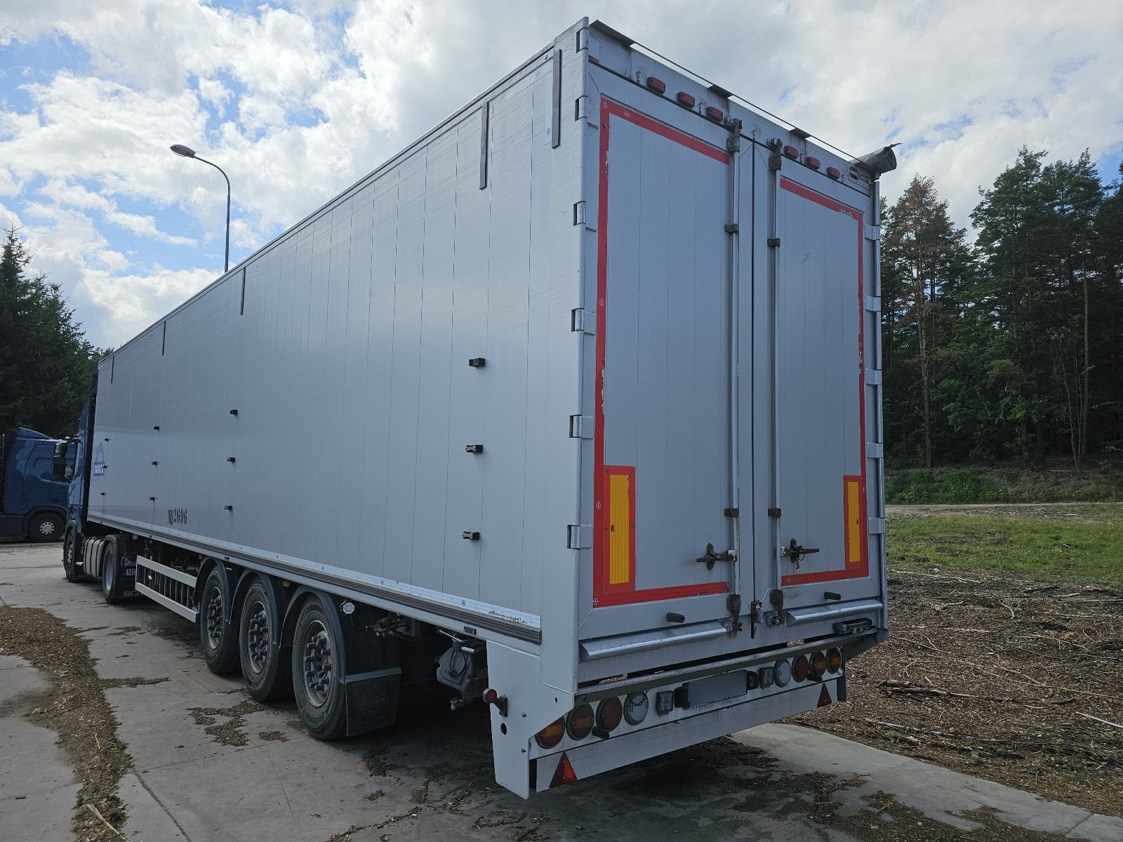 Bodex: Naprawa podłogi naczepy po zdarzeniu załadunkowym – Olsztyn