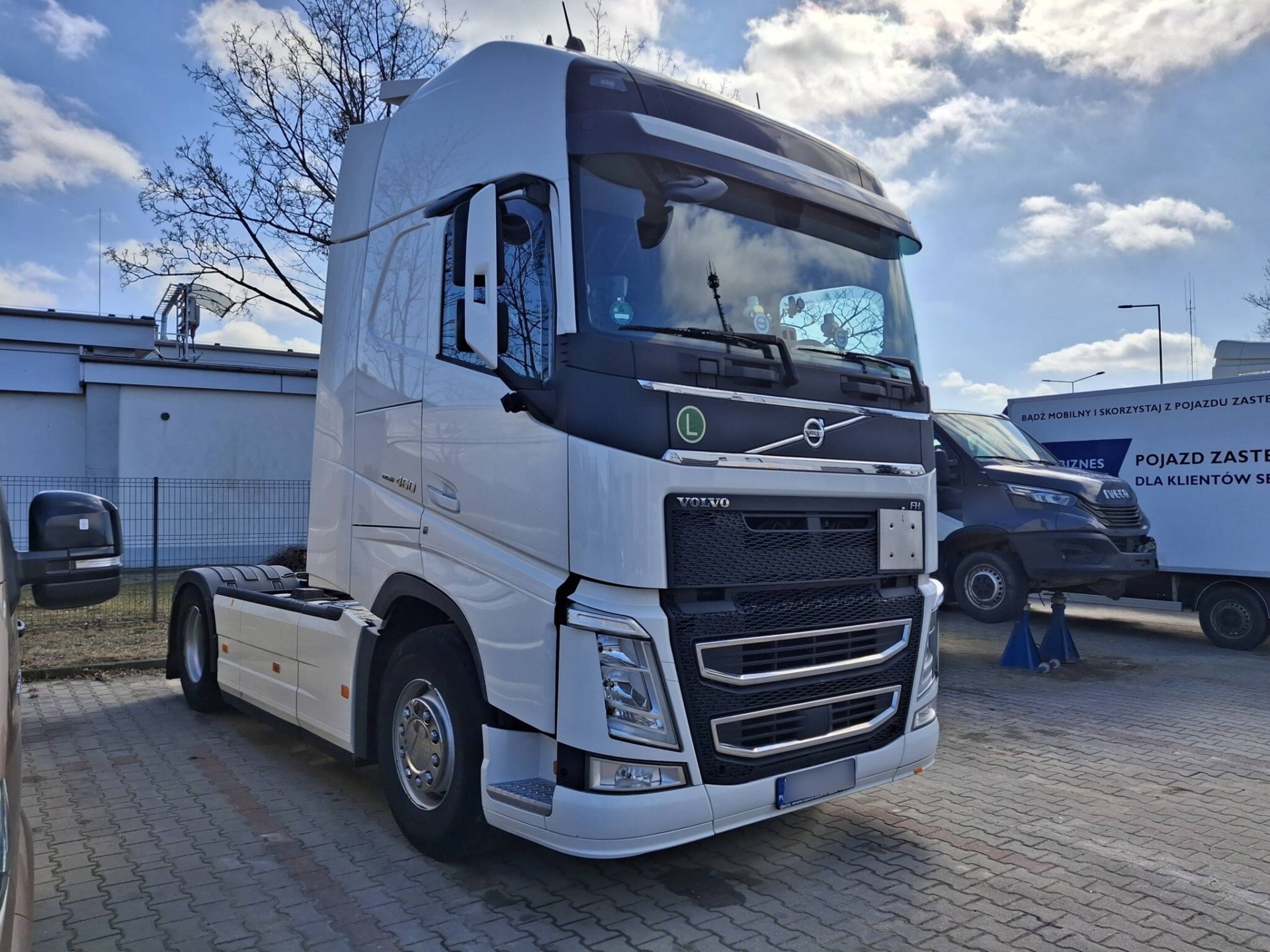 Naprawa blacharsko-lakiernicza ciągnika Volvo – realizacja w DBK Olsztyn