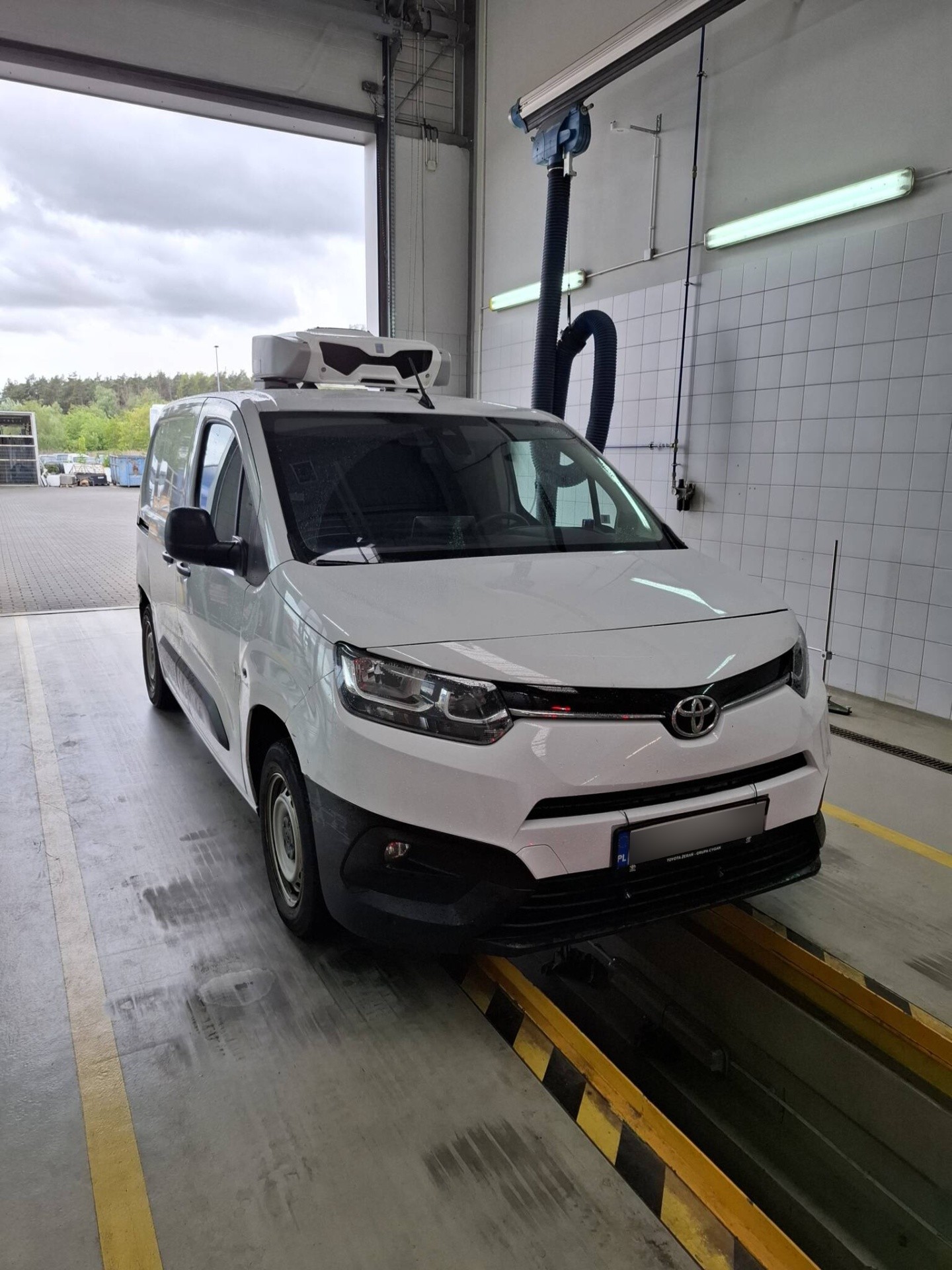 Bezgotówkowa naprawa Toyoty PROACE CITY z zabudową izotermiczną Zanotti z polisy Ergo Hestia w Niepruszewie