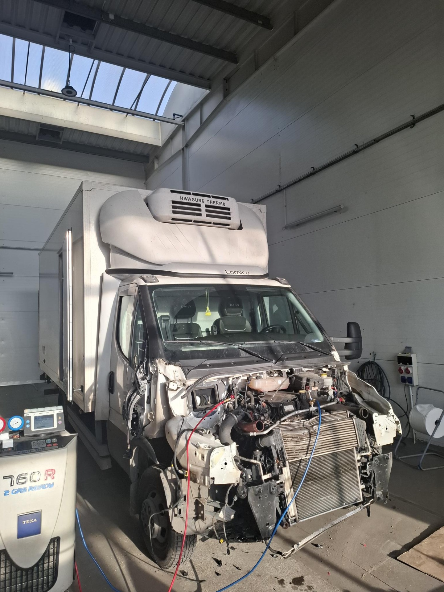 IVECO Daily: Naprawa blacharsko-lakiernicza po zderzeniu z łosiem – Białystok