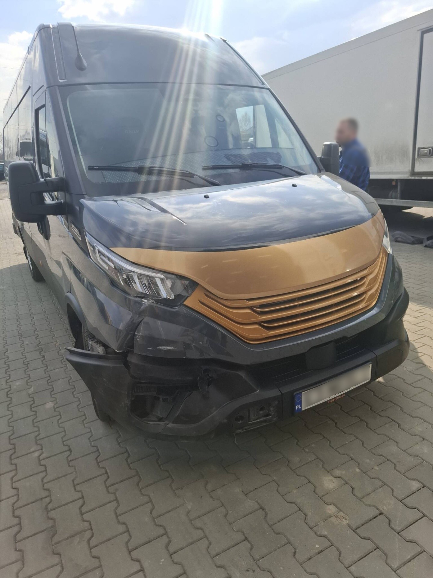 Bezgotówkowa naprawa IVEO Daily z polisy UNIQA w Krakowie
