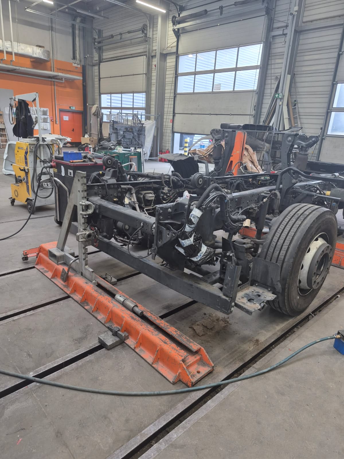 Naprawa ramy pojazdu ciężarowego – realizacja w Niepruszewie