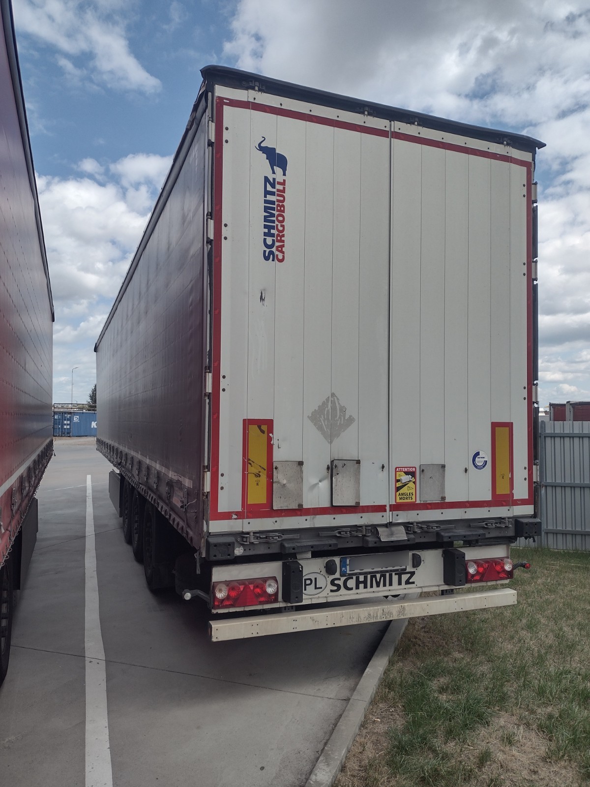 Naczepa Schmitz: Naprawa blacharska po kolizji z autobusem – Suwałki