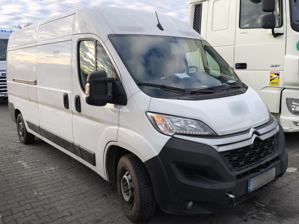 CITROEN Jumper 33: Naprawa po kolizji z barierami – Szczecin