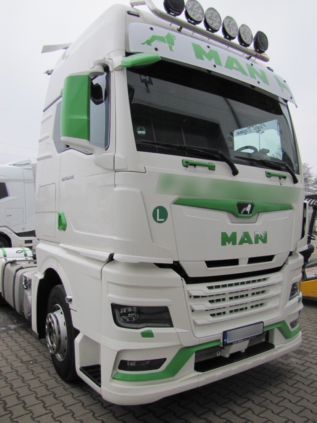 Bezgotówkowa naprawa blacharska MAN z polisy Warta w Szczecinie