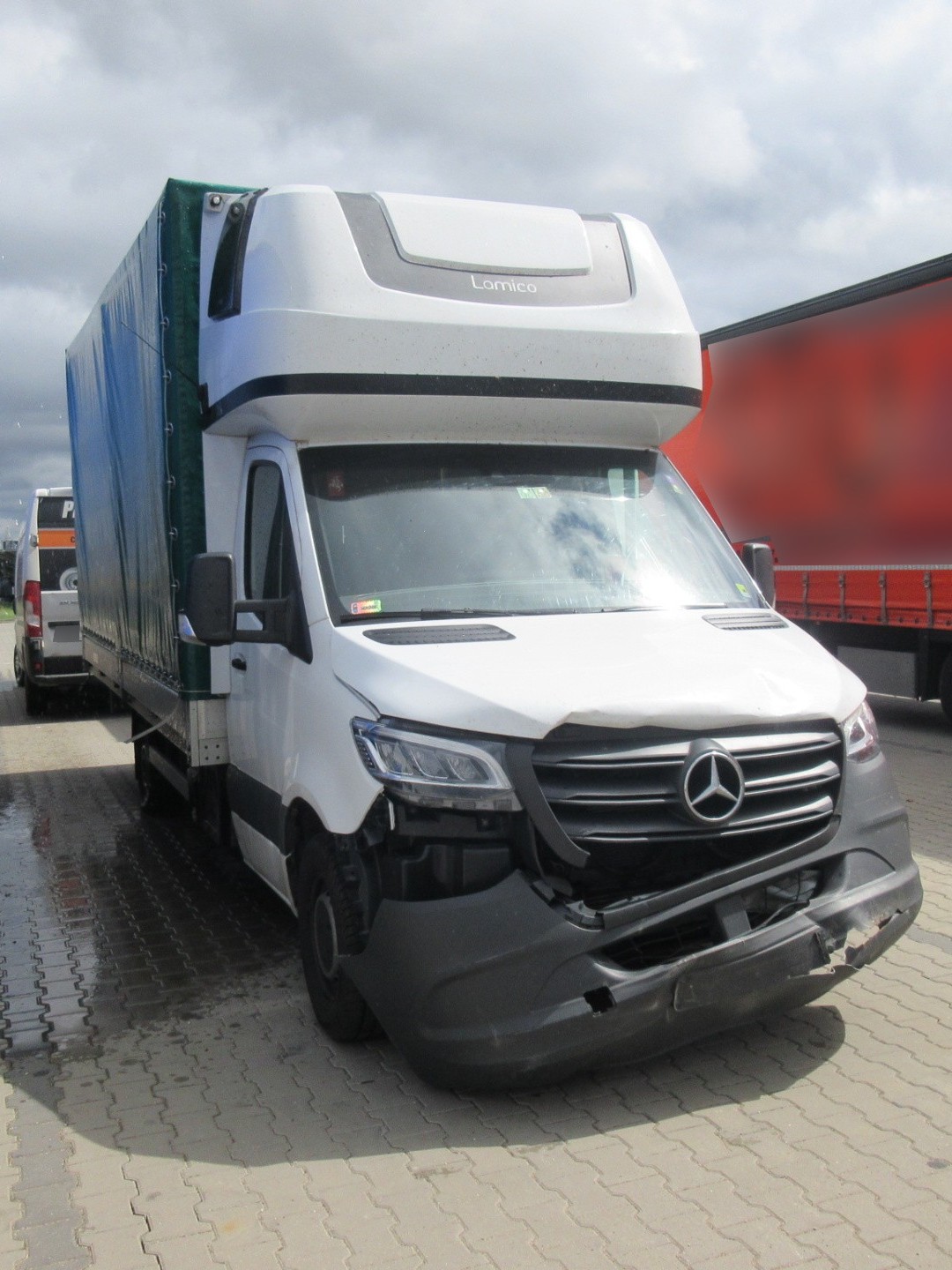 Mercedes Sprinter: Naprawa blacharsko-lakiernicza po podwójnej kolizji – Warszawa