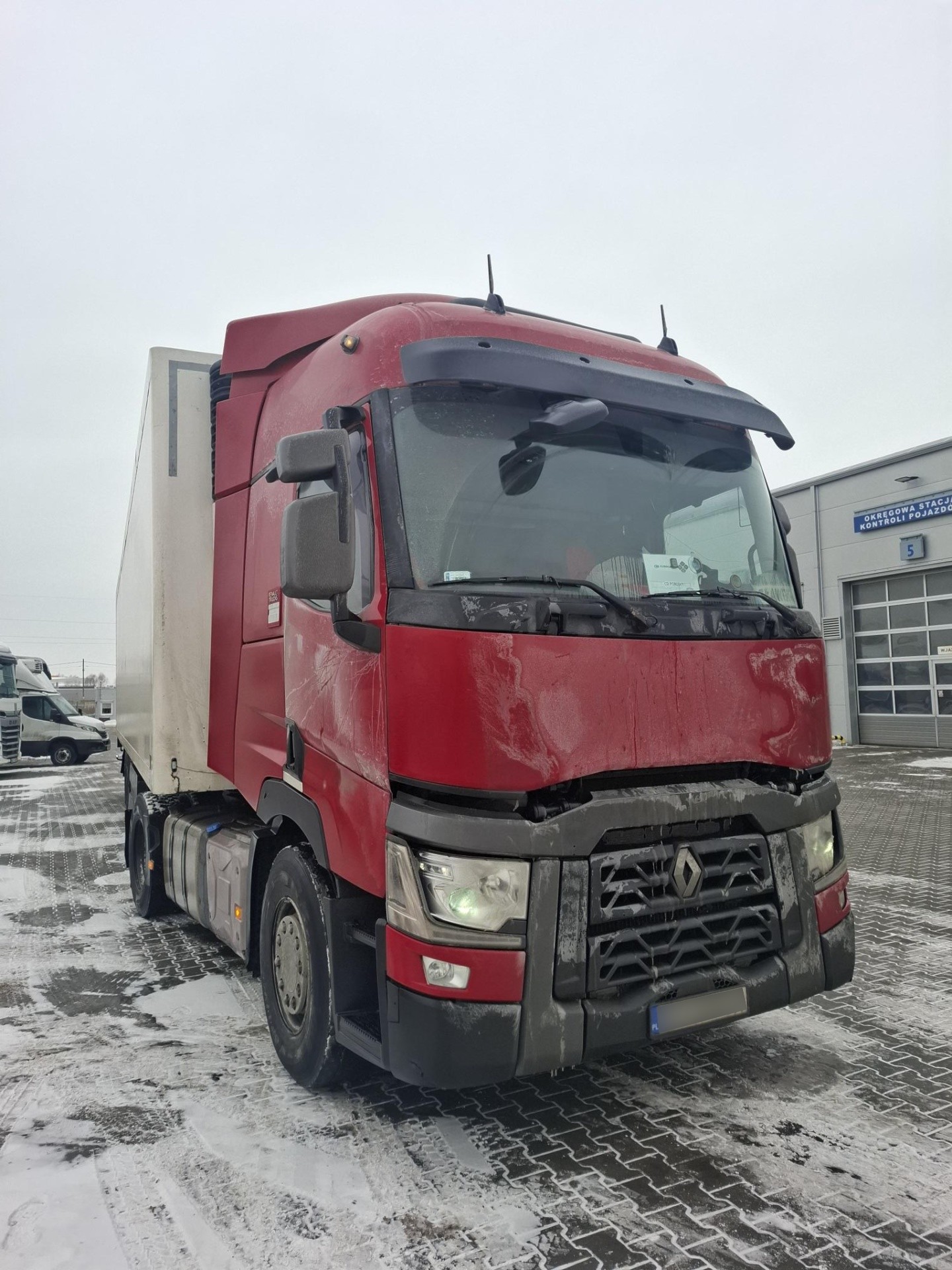 Renault Premium: Naprawa blacharska po uderzeniu lodu – Białystok