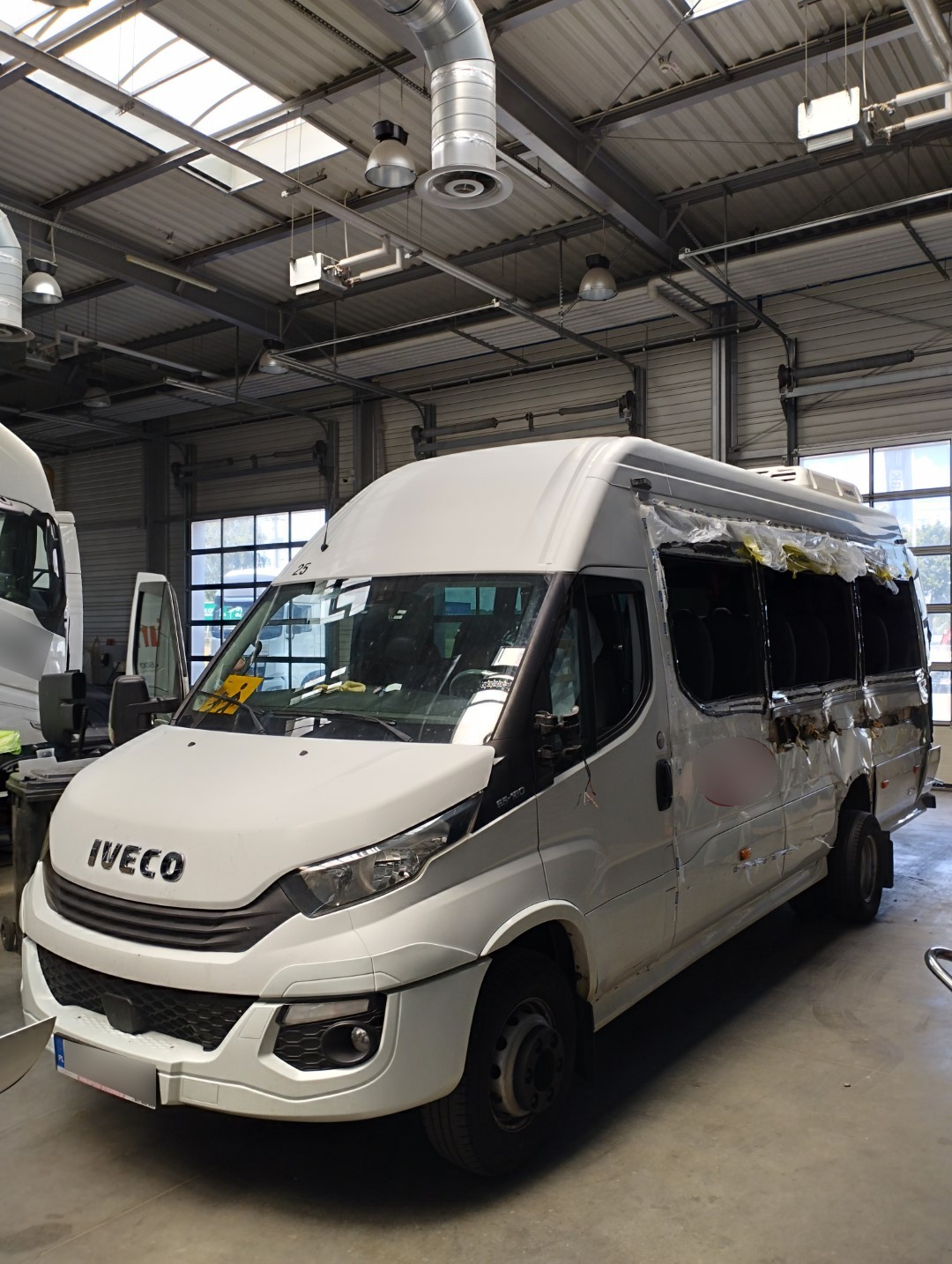 Bezgotówkowa naprawa IVECO Daily z polisy PZU w Niepruszewie