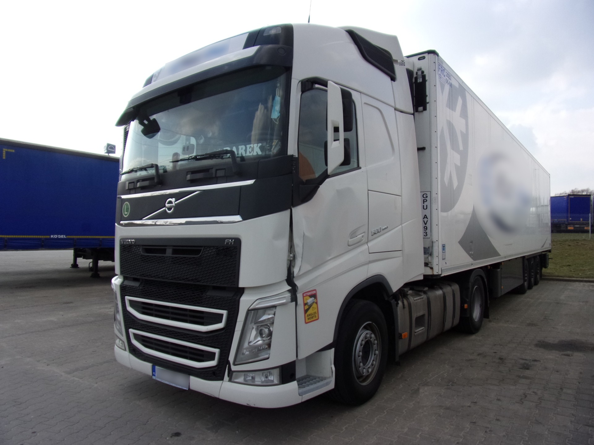Volvo: Naprawa blacharsko-lakiernicza po uderzeniu w drzwi – Gdańsk