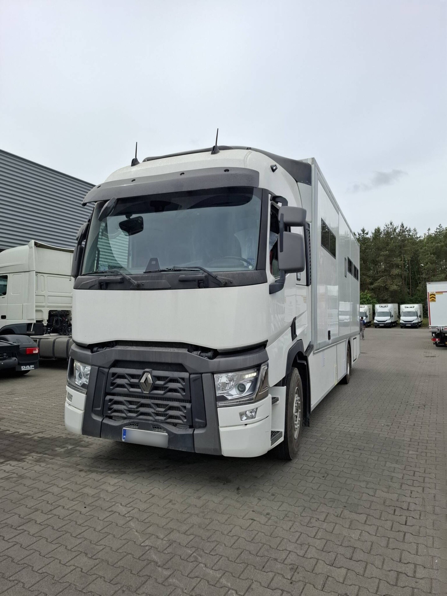 Lakierowanie Renault – realizacja w DBK Niepruszewo