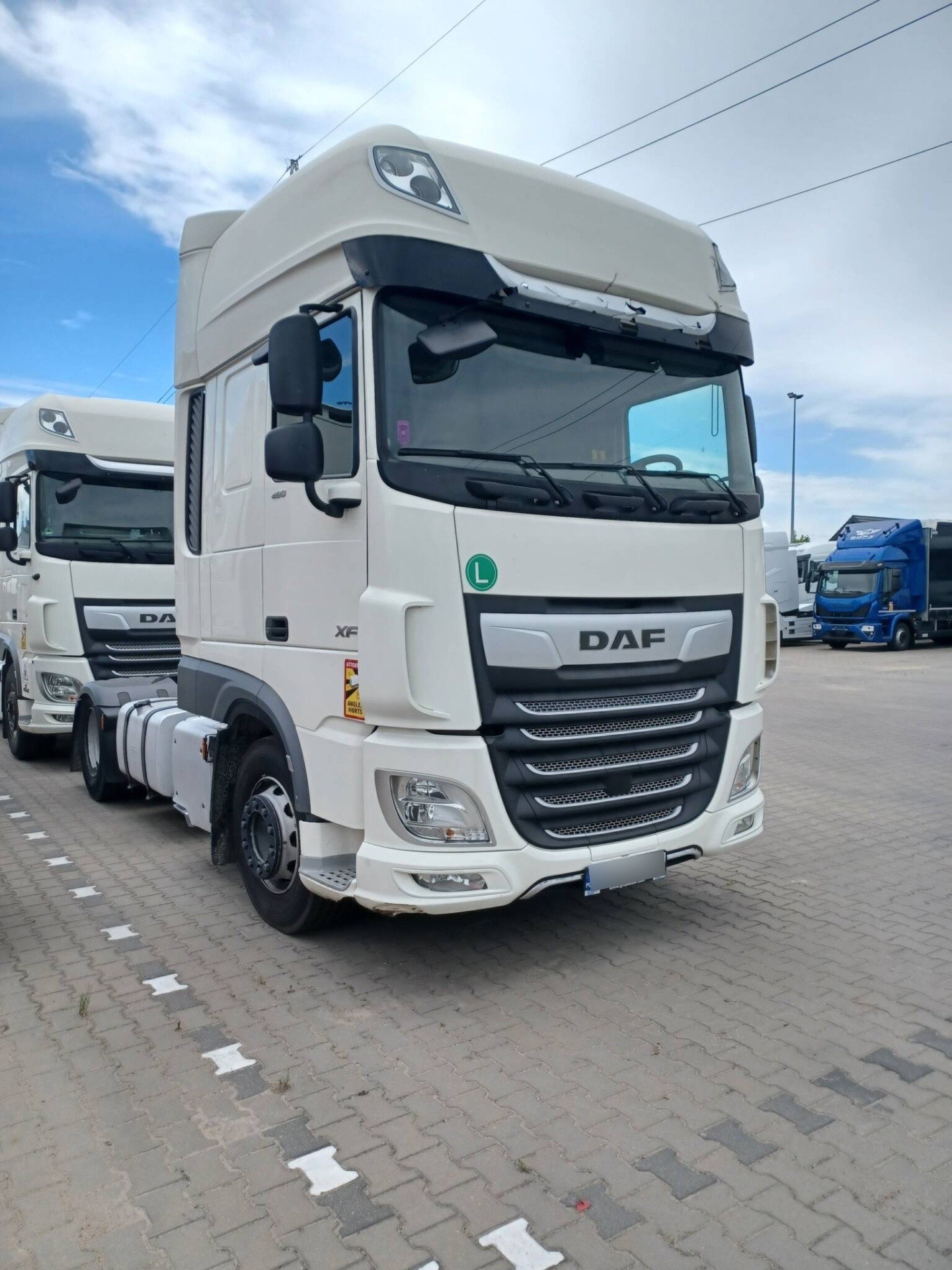 DAF XF: Naprawa dachu po uderzeniu w znak – Białystok