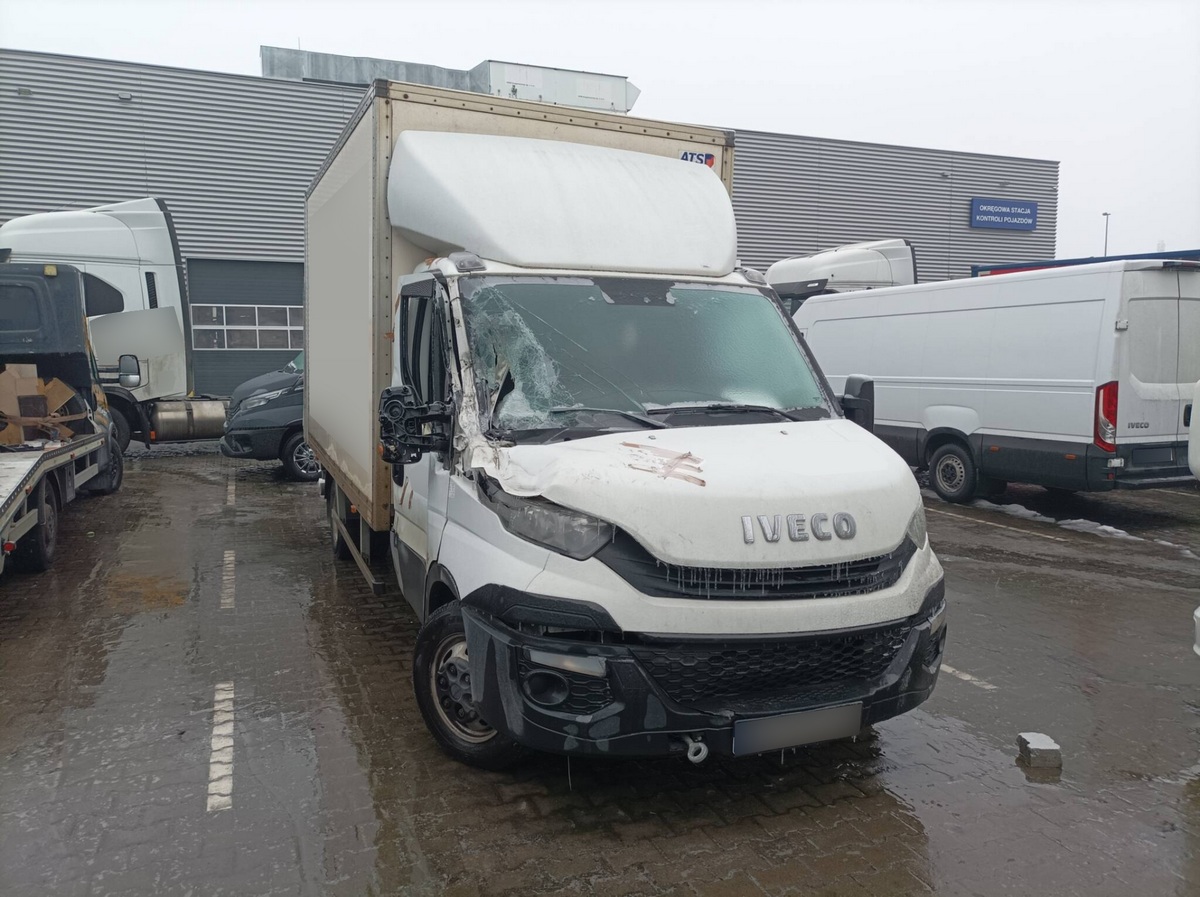 IVECO Daily: Naprawa powypadkowa po kolizji z maszyną – Niepruszewo