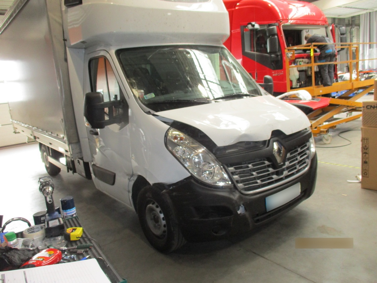 Renault Master: Naprawa po uderzeniu w kamienie – Niepruszewo