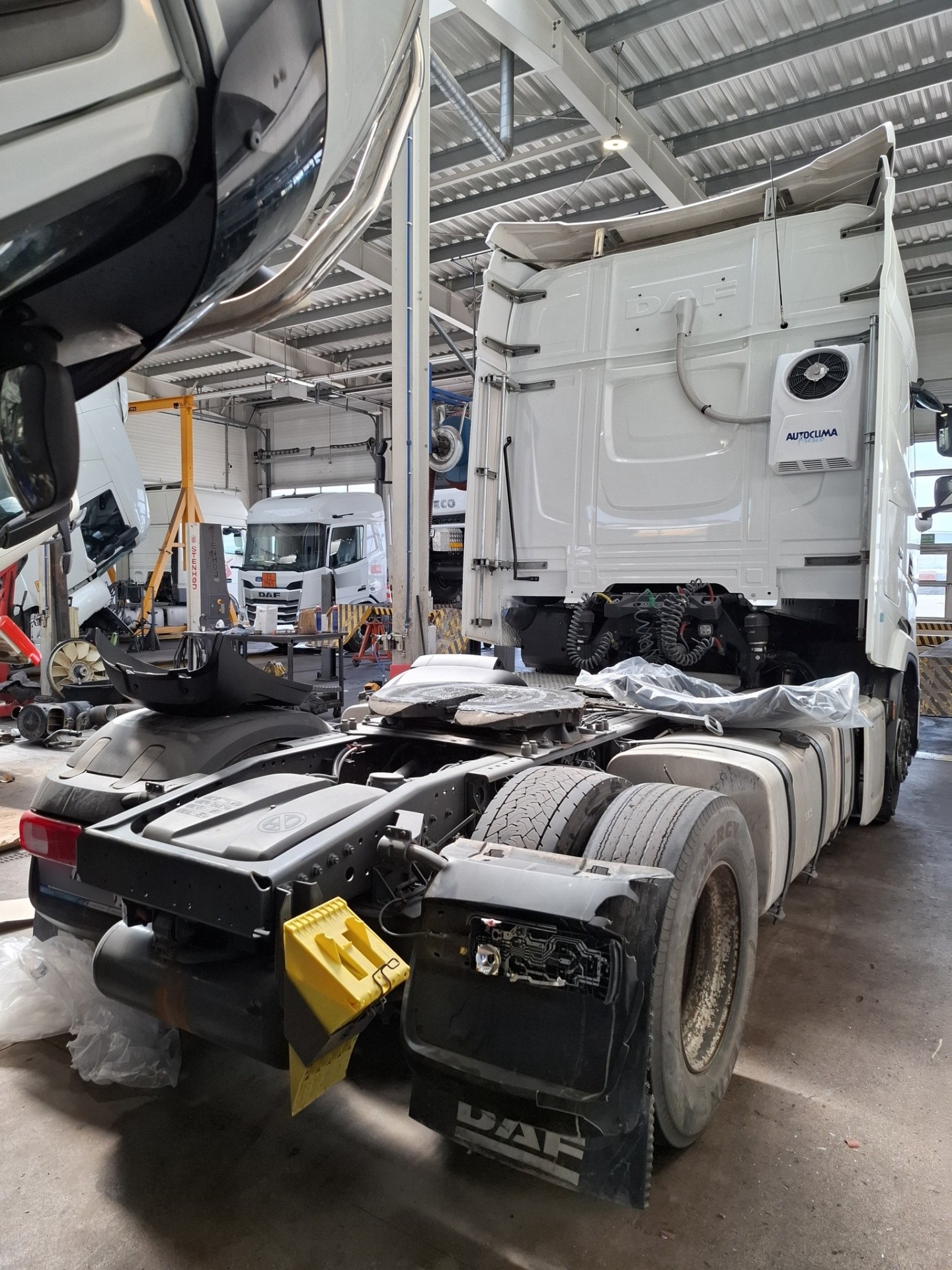 DAF XG: Naprawa po wystrzale opony – Białystok
