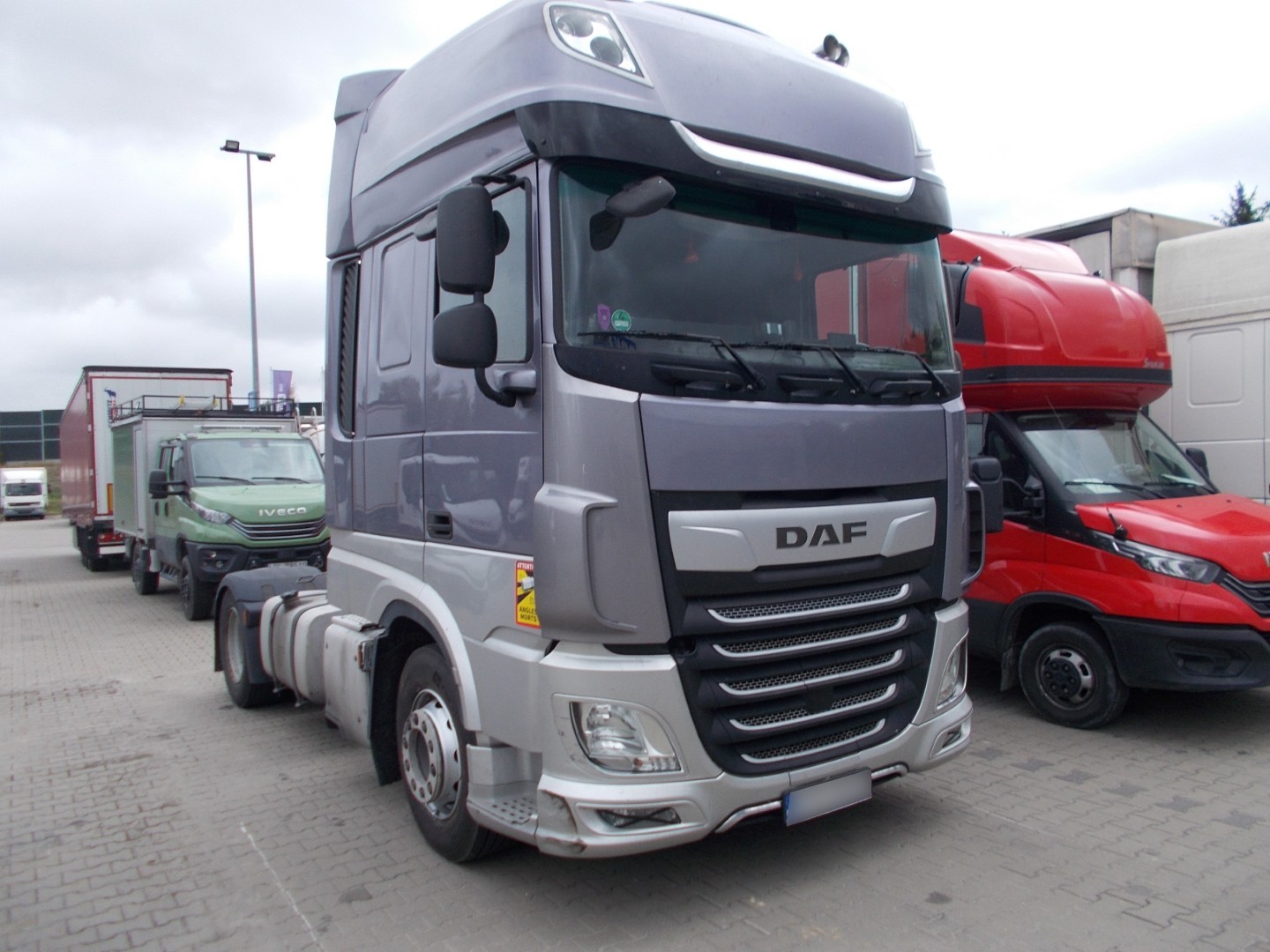 DAF XF 480: Naprawa powypadkowa po uderzeniu koła – Lublin