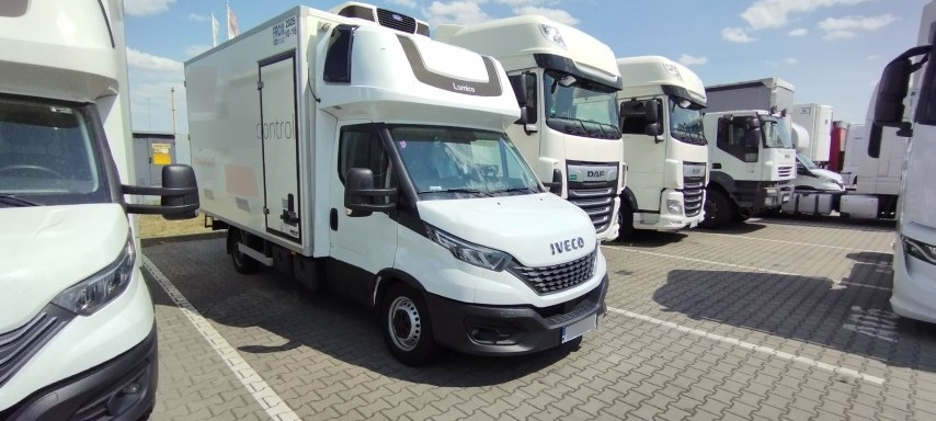 IVECO Daily: Naprawa zawieszenia po wjechaniu w dziurę – Niepruszewo