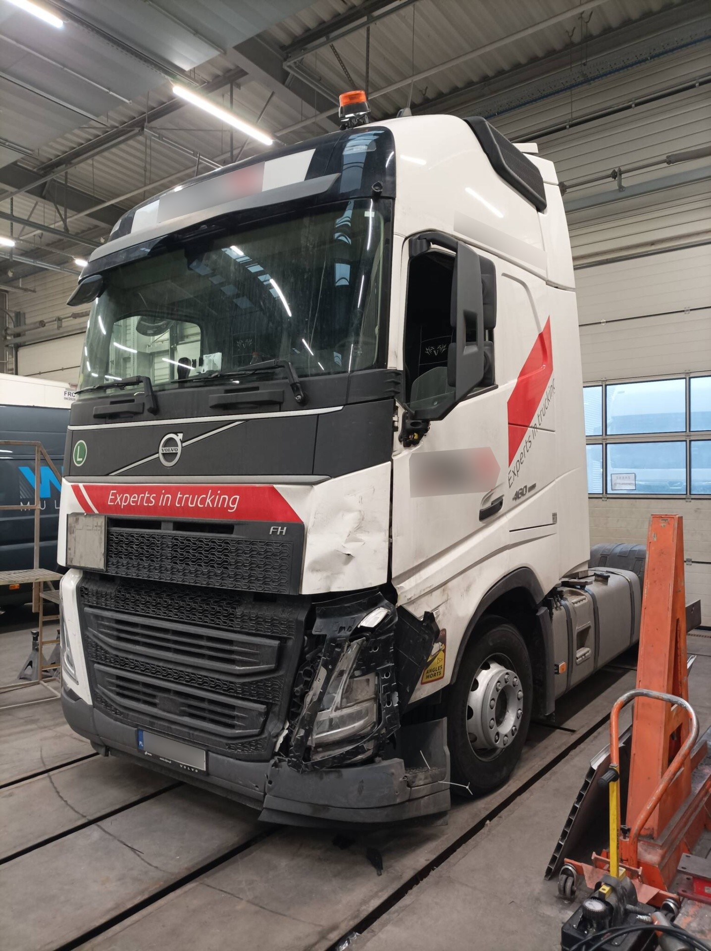 Bezgotówkowa naprawa Volvo FH z polisy Ergo Hestia w Niepruszewie