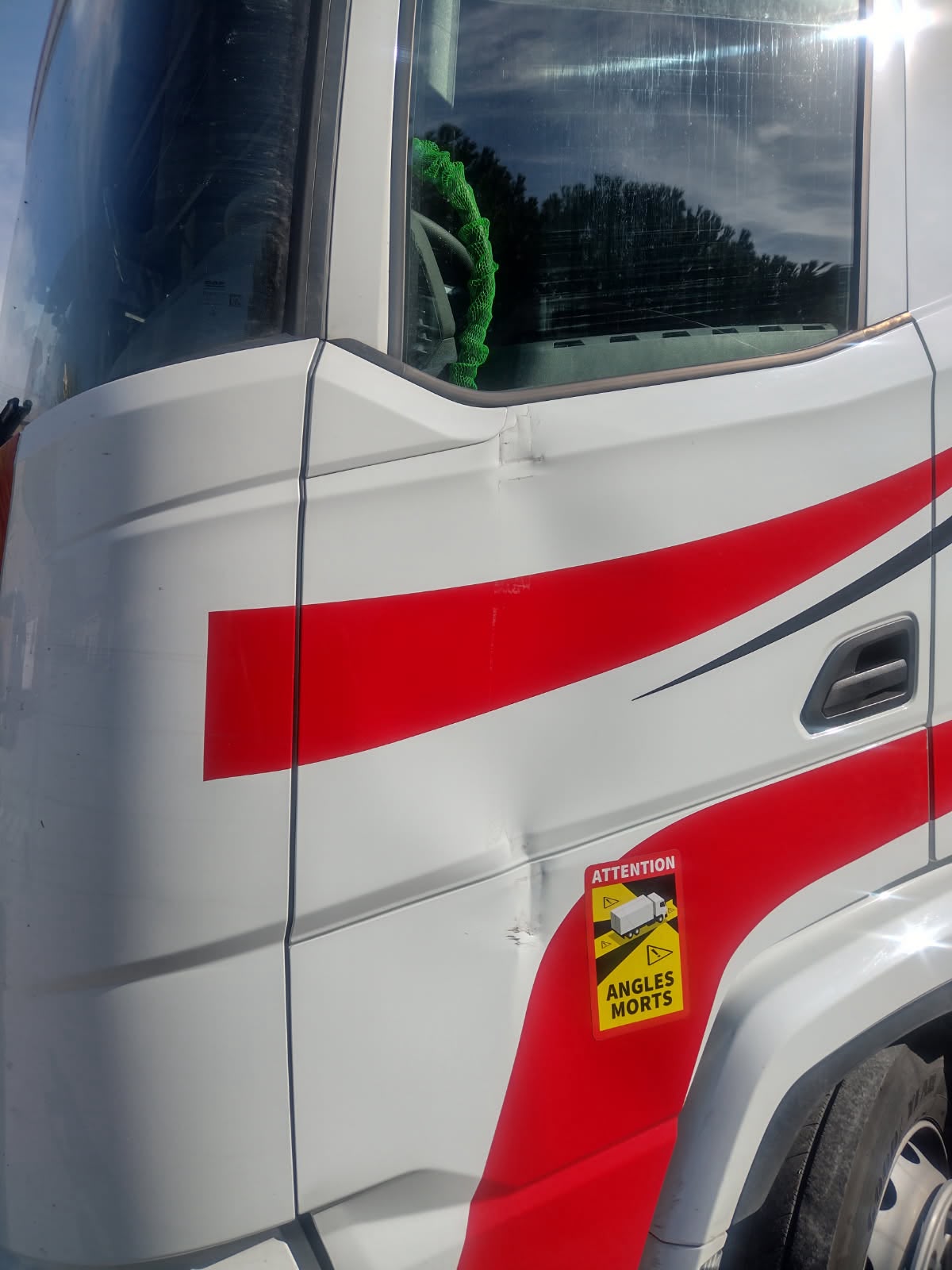 Bezgotówkowa naprawa DAF-a XG z polisy UNIPOL w Toruniu