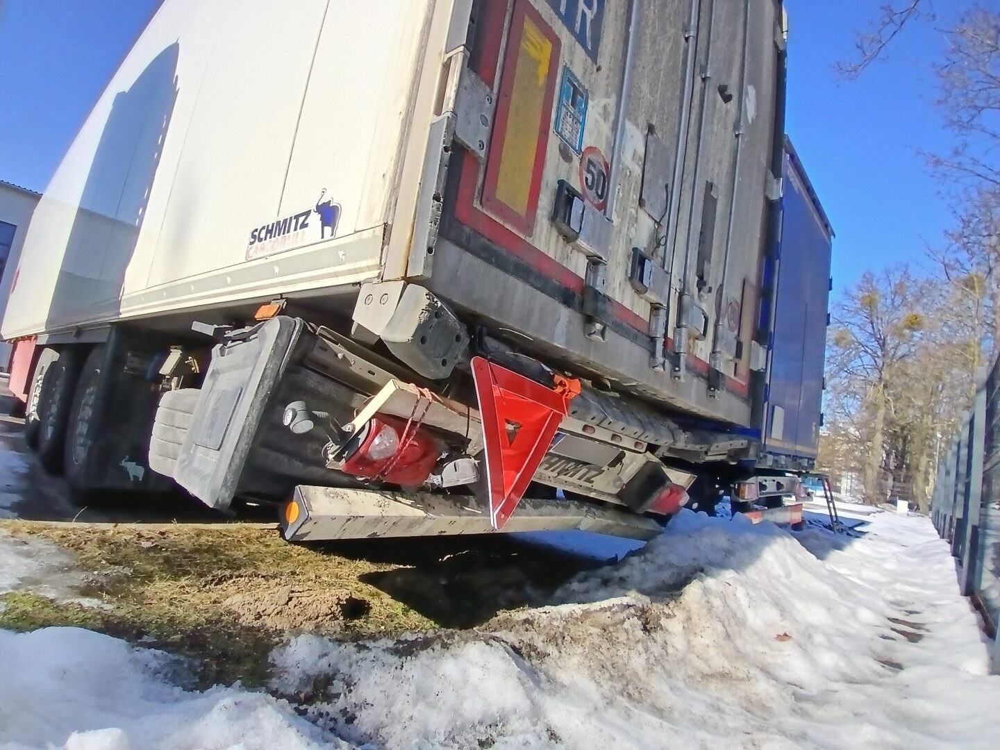 Bezgotówkowa naprawa naczepy Schmitz z polisy PZU w Olsztynie