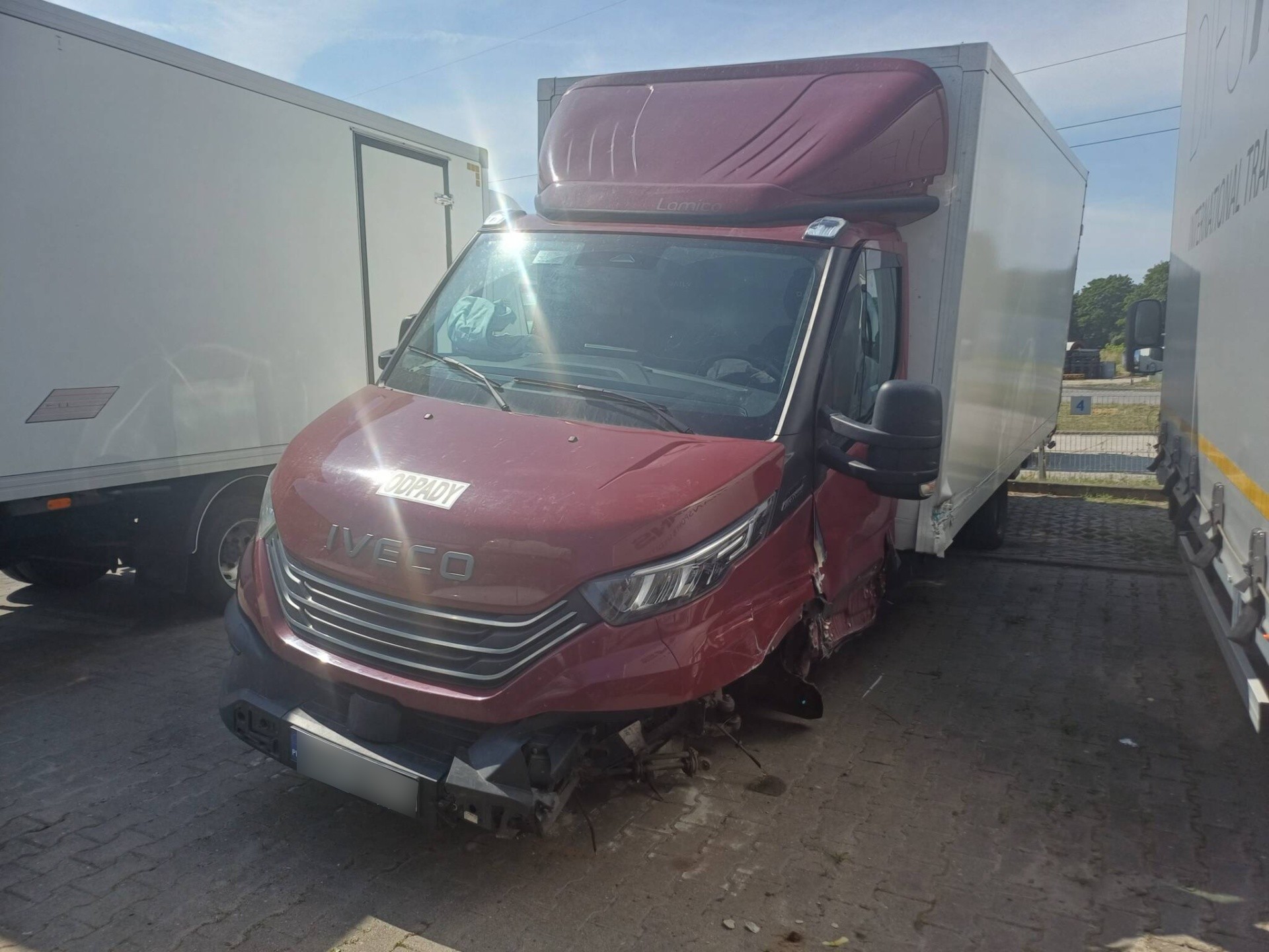 IVECO Daily: Naprawa powypadkowa po uderzeniu w barierkę – Poznań