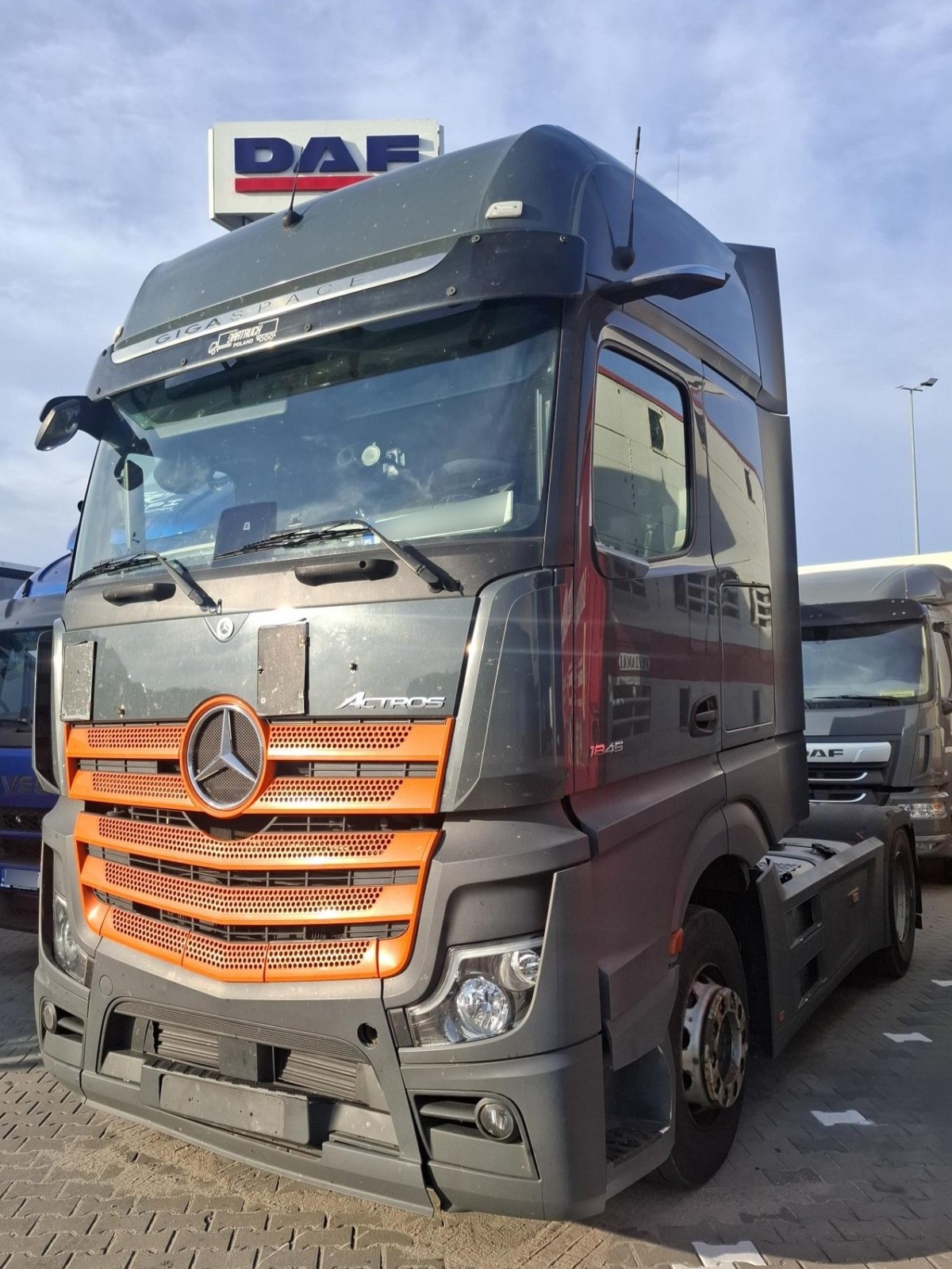 Mercedes Actros: Naprawa po kolizji ze zwierzęciem – Białystok