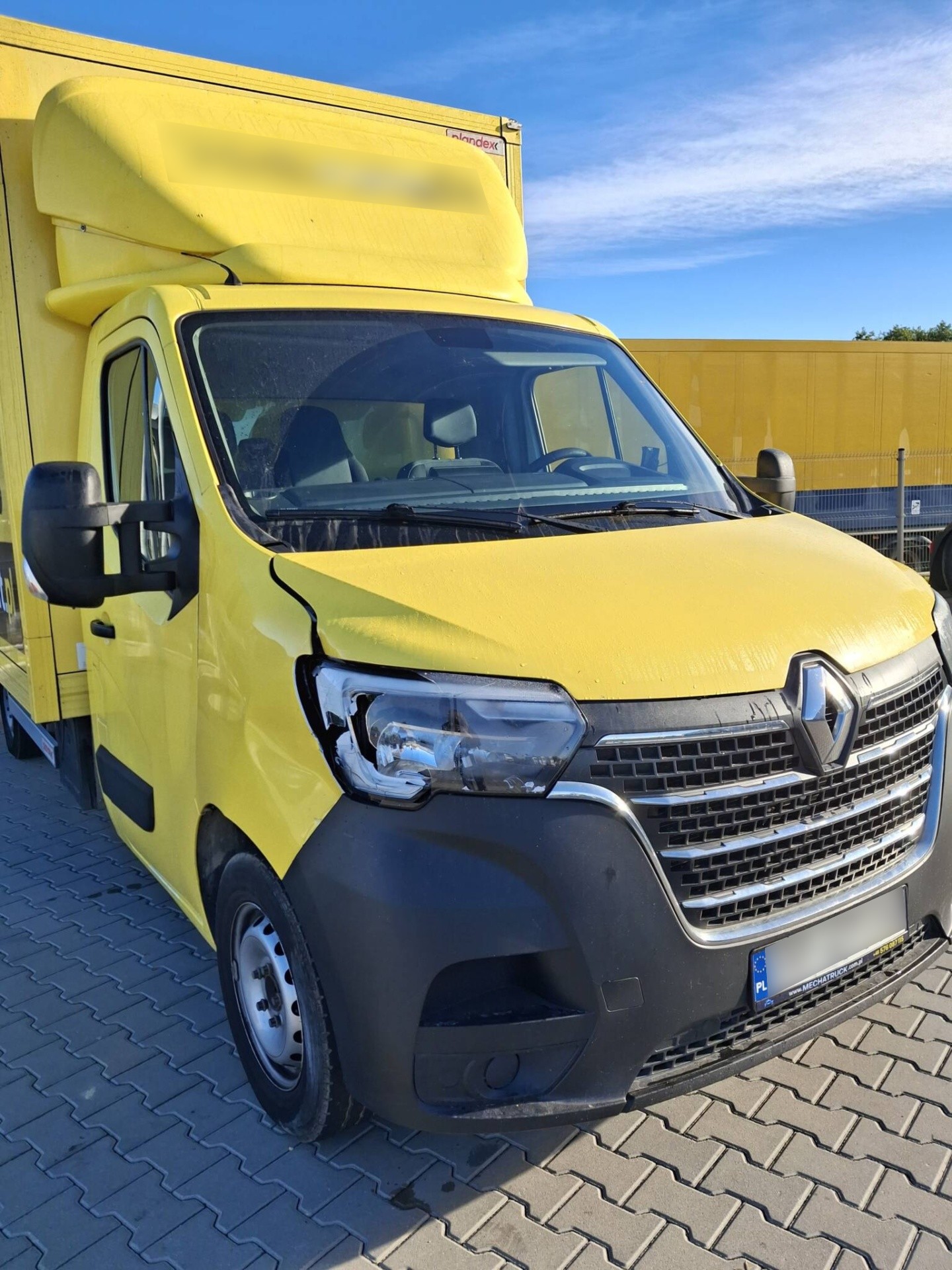 Bezgotówkowa naprawa Renault z polisy Warta w Legnicy