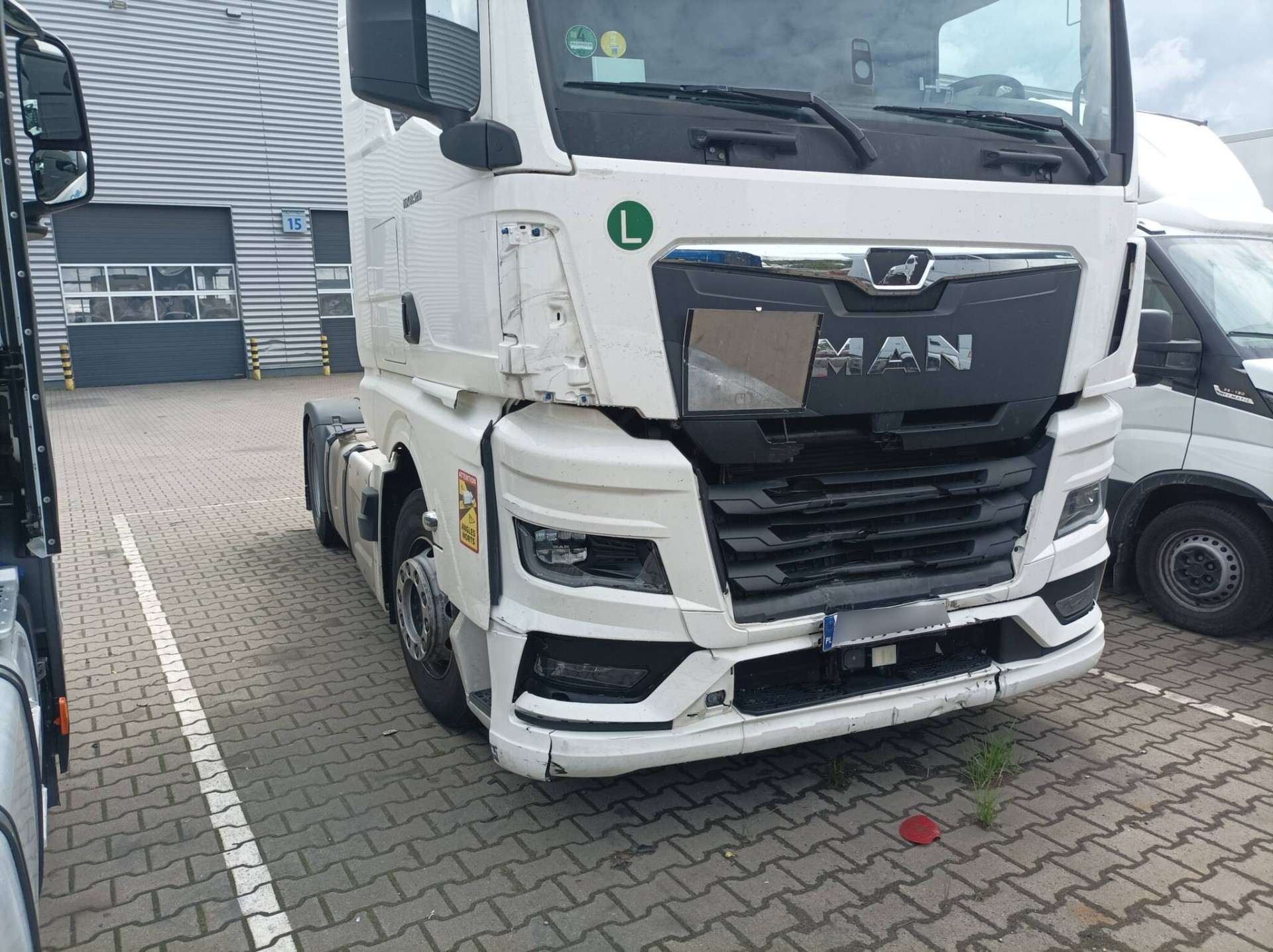 Naprawa powypadkowa MAN TGX – realizacja w DBK Niepruszewo