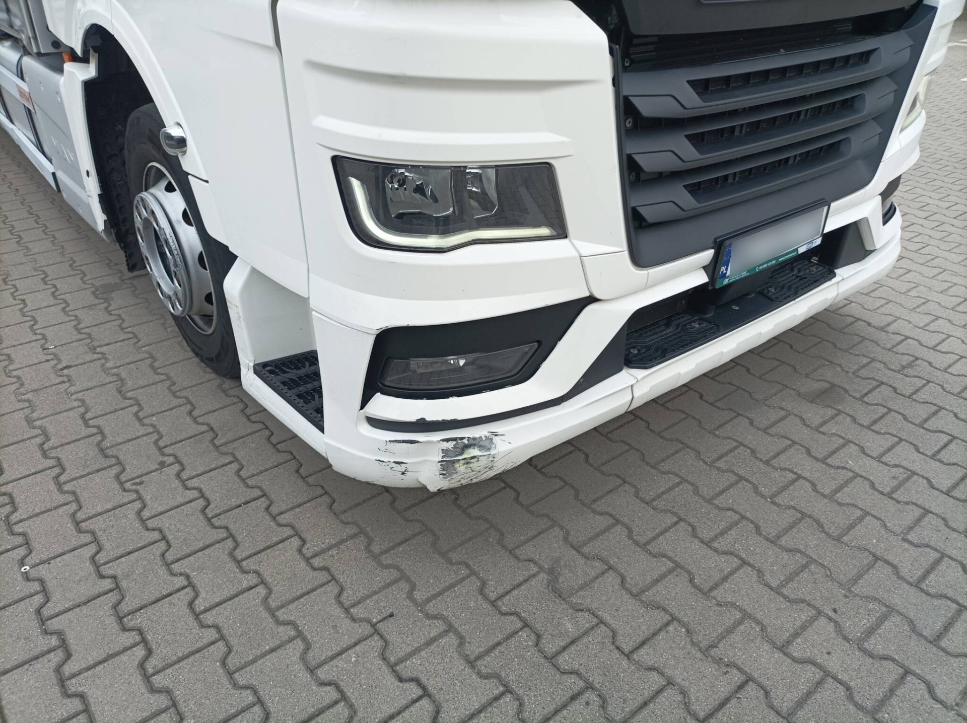 Bezgotówkowa naprawa MAN TGX z polisy Ergo Hestia w Niepruszewie