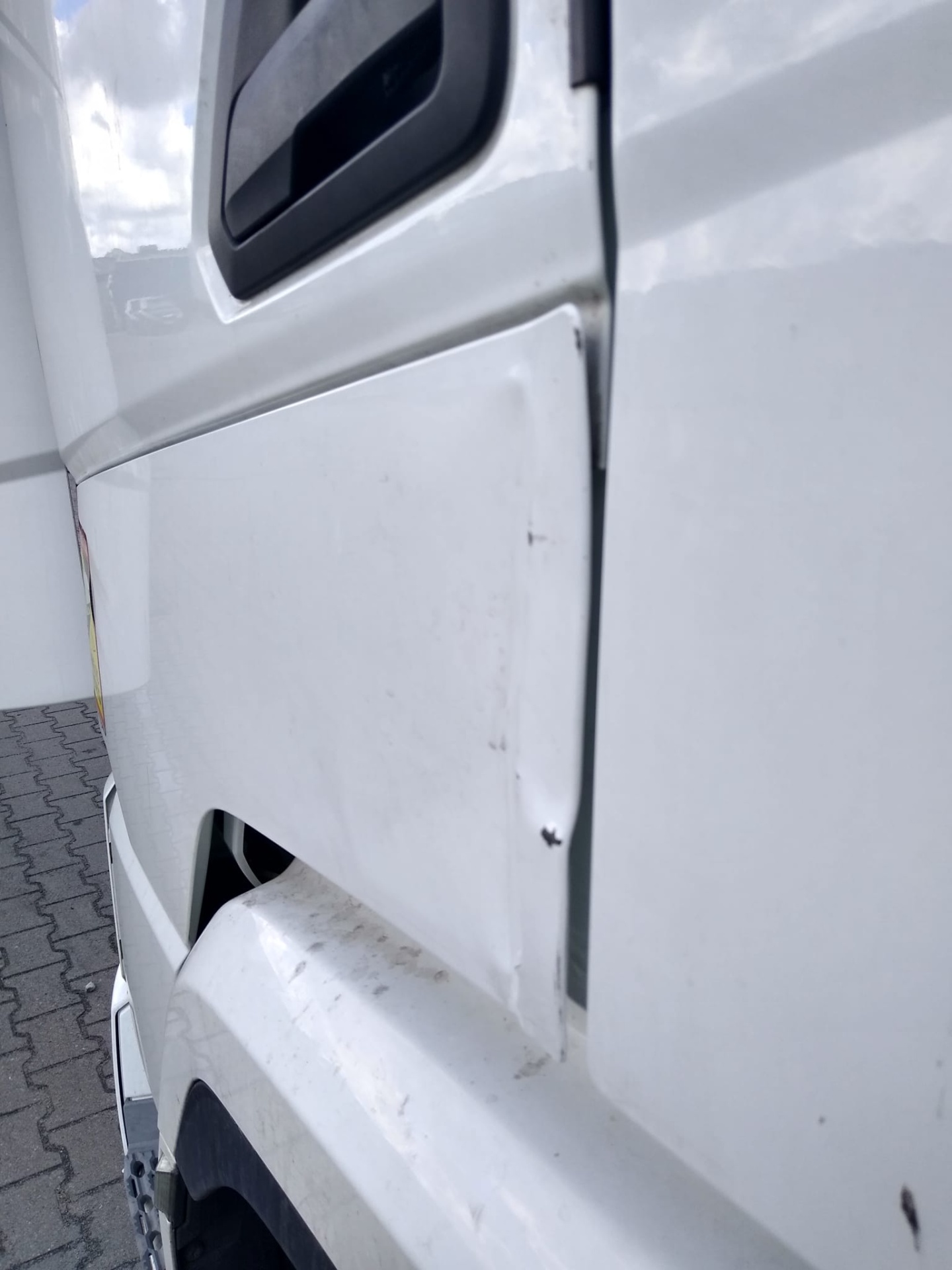 Bezgotówkowa naprawa DAF XG z polisy Warta w Koszalinie